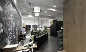 小辦公室應(yīng)該怎么翻新呢？