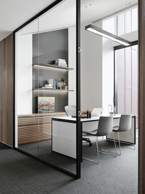 現(xiàn)代簡約辦公室裝修設(shè)計(jì)，別具風(fēng)格的時(shí)尚感